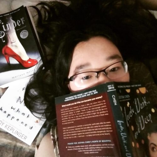 hannahsophialin book selfie